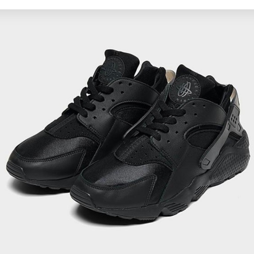 NEW!! MEN'S Nike Air Huarache 'Triple Black' Shoes NWOT - NEVER WORN! Size 9